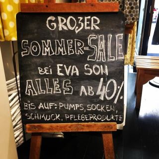 Guten Morgen ihr GoldgräberInnen,
fix die schnellen Schuhe gesucht, denn ab heute beginnt der heißgeliebte Sommer-SALE bei EVA SON. Rabatte von 40 - 70% warten auf euch. Bis gleich, euer EVA SON Team#ssv #shopsmall #shoplocal #leipzig