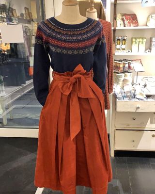 Manche Winter Outfits sind so schön, dass der Sommer gern noch eine Weile in Australien bleiben darf#seasaltcornwall#emilyandfin#vintagefashion#shoplocal#shopsmall