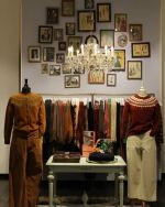 Falls du unseren liebevollen Laden noch nicht endeckt hast, wir warten hier im Herzen von Leipzig auf dich! 🥰🌻🍁🍂

#shoplocal #Leipzig #Leipzigcity #vintageinspired #vintagedecor #fairemode #oldschool #retro #lifestyle #streetwear #vintage #britishfashion #scandinavianstyle #organicfashion #umweltfreundlich  #seasaltcornwall #kinglouie #fashion #style #ivko #whitestuff #Zilch #circus #vintagedesign #decor #design
