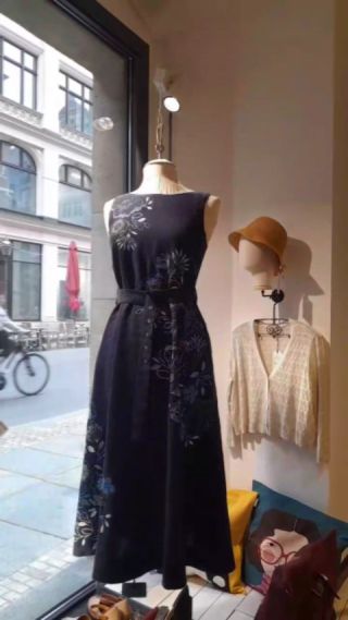#ivkowoman 💙🥰

#spring #summer #ivko #Leipzigcity #Leipzig #retro #vintagestyle #fairtrade #shopping #shoplocal #floral #Design #art #lifestyle #vintageinspiration #oldschool #classic #fashion #dress #dressoftheday