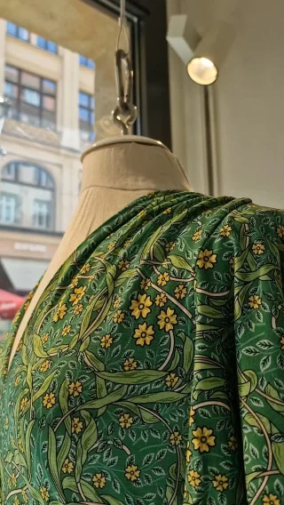#lalamour 💚🌼🏵☀️✨️

#shoplocal #leipzigcity #leipzig #floral #print #vintage #retro #bellsleeves #leipzig #oldschool #elegant #dressoftheday #reeloftheday #colorful #style #fashion #leipzigtravel #summer