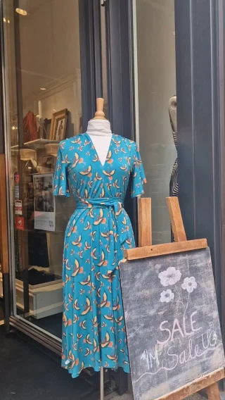 Wir glauben an die Magie der Farben! Besuche uns und finde dein neues Lieblingsteil! 🤗✨️🪷☀️❤️

#shoplocal #Leipzig #leipzigcity #leipzigtravel #bachfest #bachfestleipzig #retro #vintage #colorful #oldschool #vintageinspired #vintagelove #vintagedecor #art #cinematic #reeloftheday #dressoftheday #fashion #style #lifestyle #butique #fairtrade #abstract #floral #print #summer #special