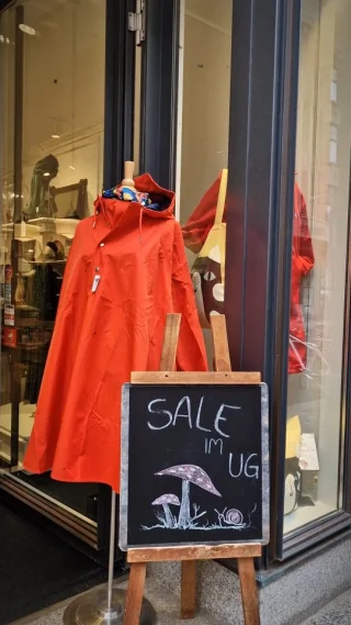 🍁🌧☔️🧣🧤

#rain #shoplocal #Leipzig #leipzigcity #retro #vintage #vintagedecor #inspiration #fashion #style #fairtrade #nachhaltig #herbst #autumn #rainyday #mood #reeloftheday #unique #lifestyle #art